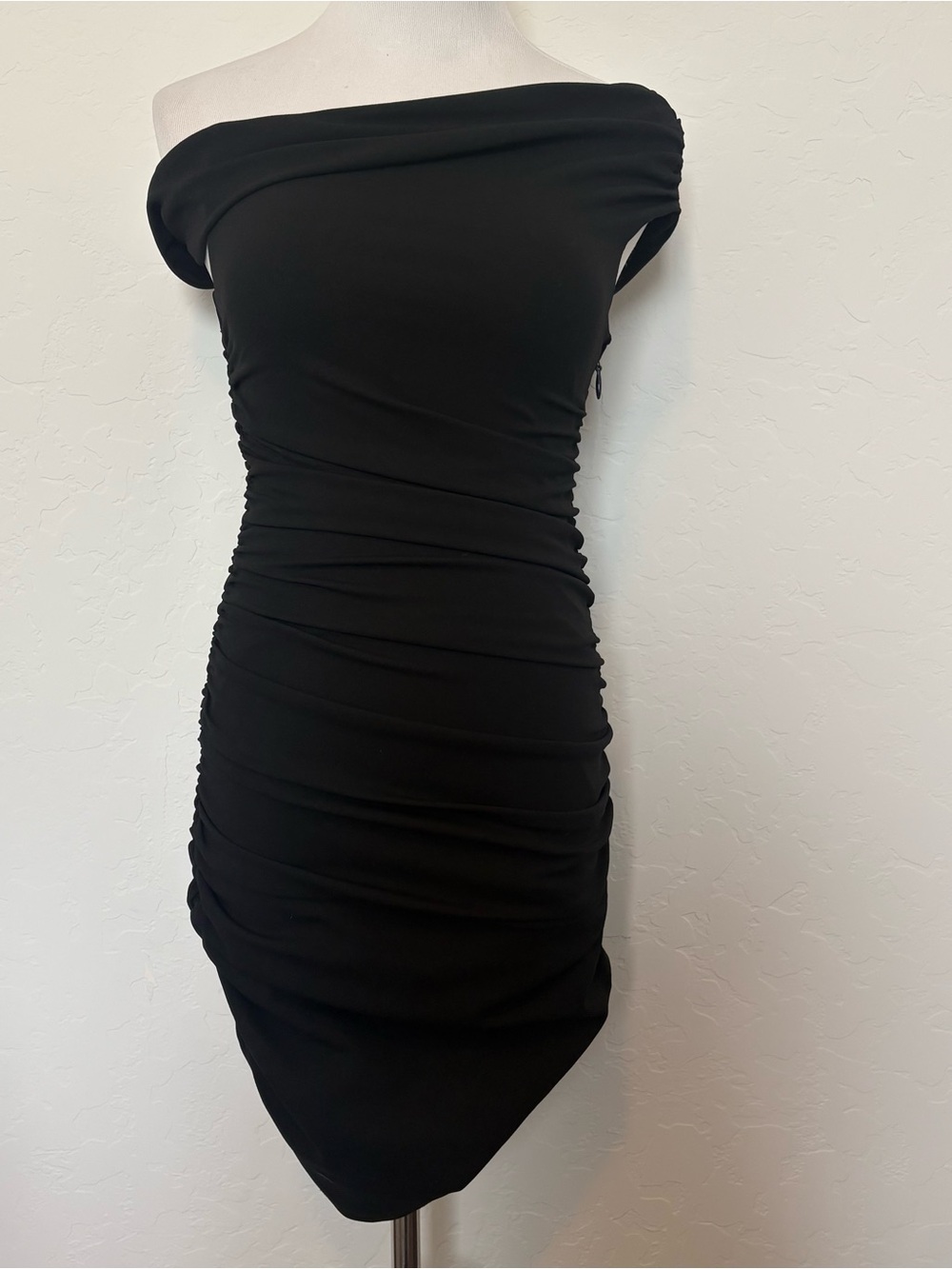 Off-Shoulder Ruched Bodycon Little Black Dress Abercrombie & Fitch Size XXS NWT